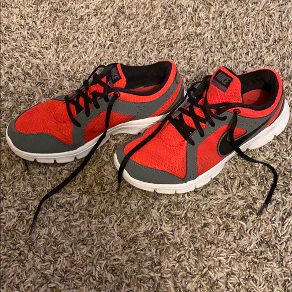 Red/Gray Nike Youth 6.5 - Picture 3 of 6